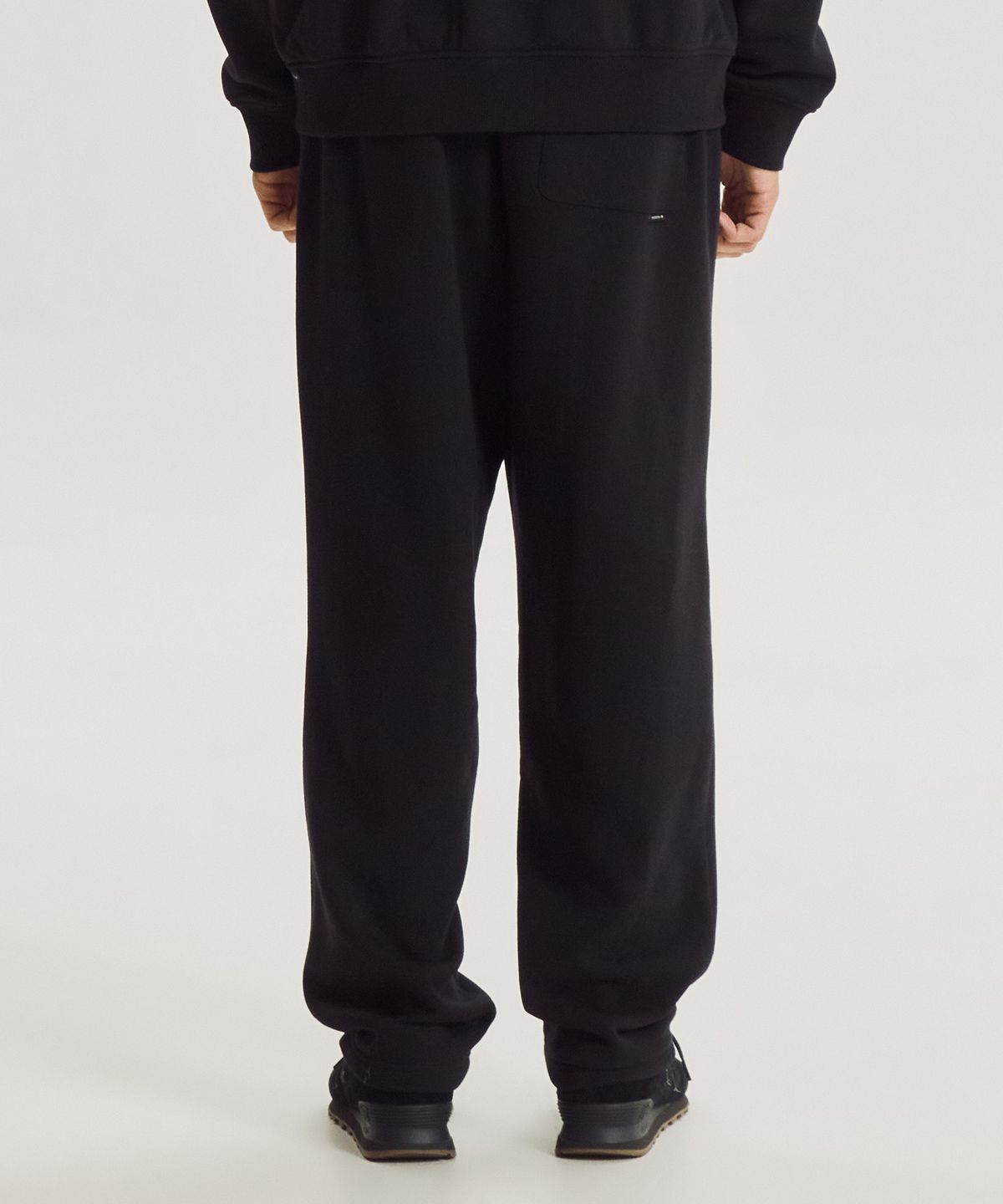 뉴발란스(NEW BALANCE) NBMLG41013 / UNI 에센셜 클래식 기모 스트레이트 팬츠 (BLACK)