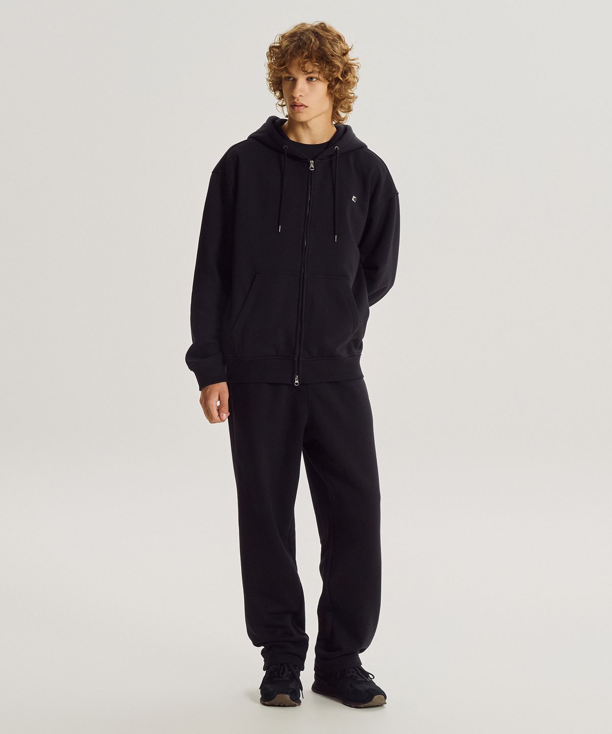 뉴발란스(NEW BALANCE) NBMLG41013 / UNI 에센셜 클래식 기모 스트레이트 팬츠 (BLACK)