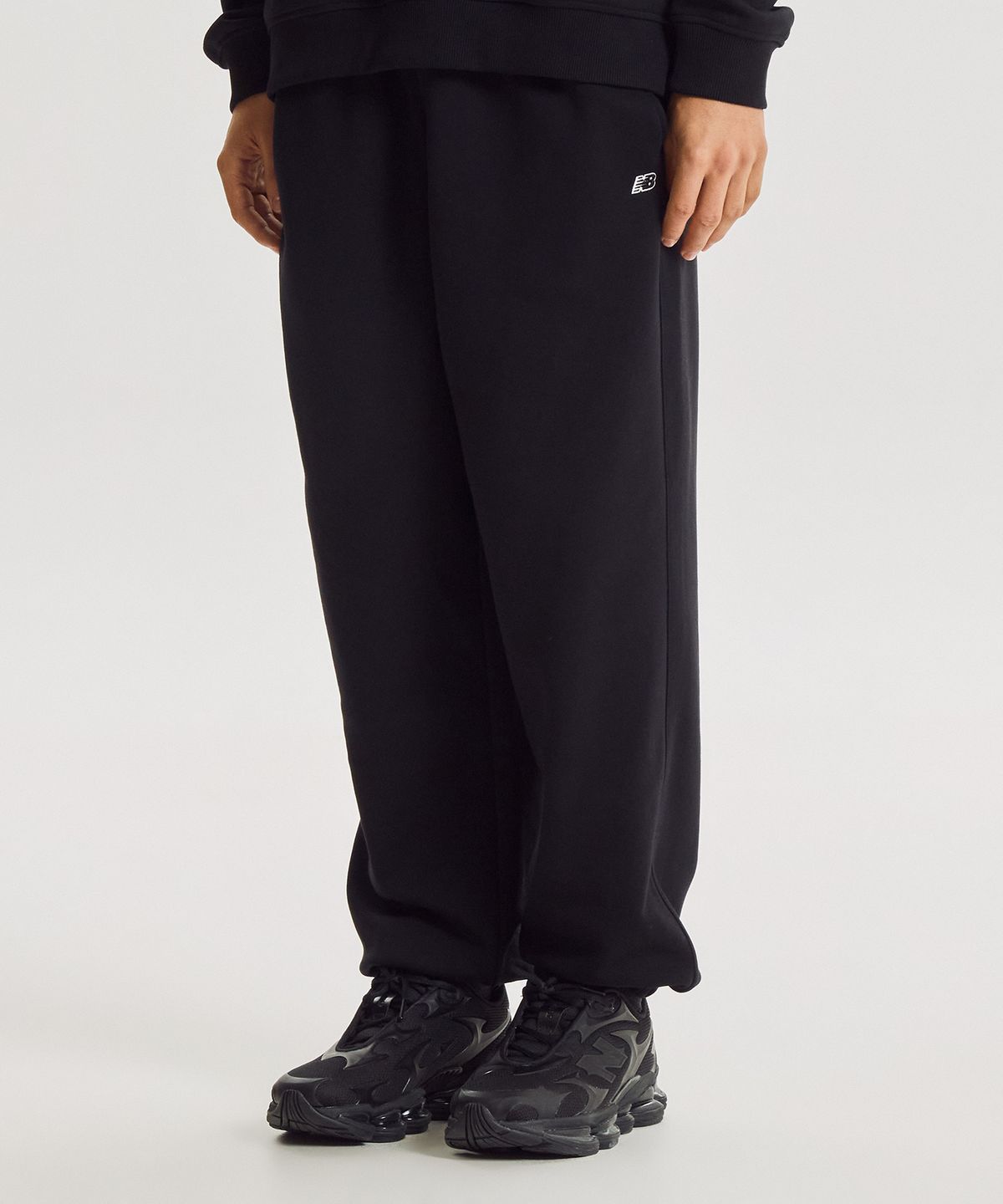 뉴발란스(NEW BALANCE) NBMLG41003 / UNI 에센셜 클래식 기모 조거 팬츠 (BLACK)