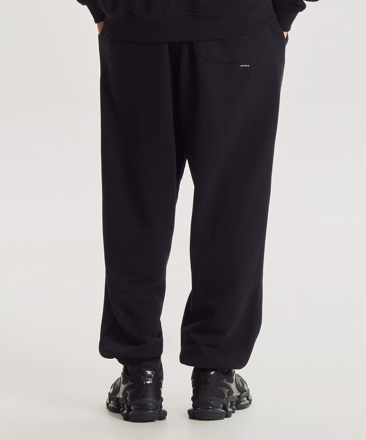 뉴발란스(NEW BALANCE) NBMLG41003 / UNI 에센셜 클래식 기모 조거 팬츠 (BLACK)