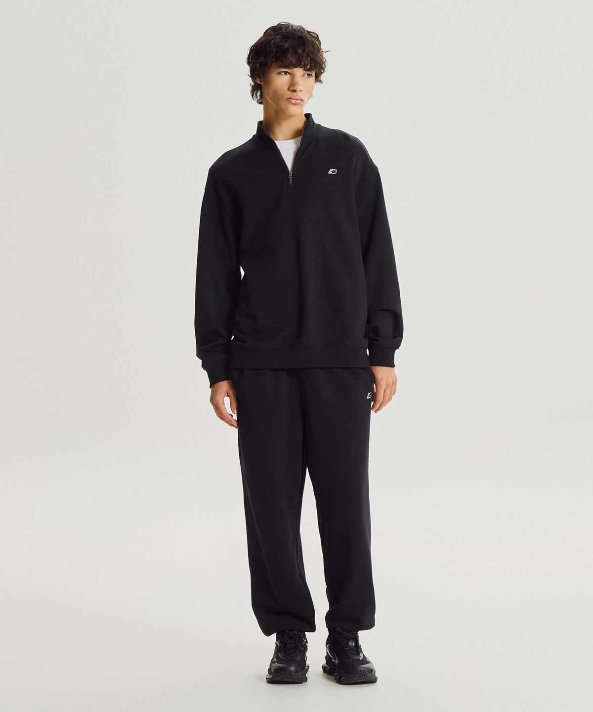 뉴발란스(NEW BALANCE) NBMLG41003 / UNI 에센셜 클래식 기모 조거 팬츠 (BLACK)