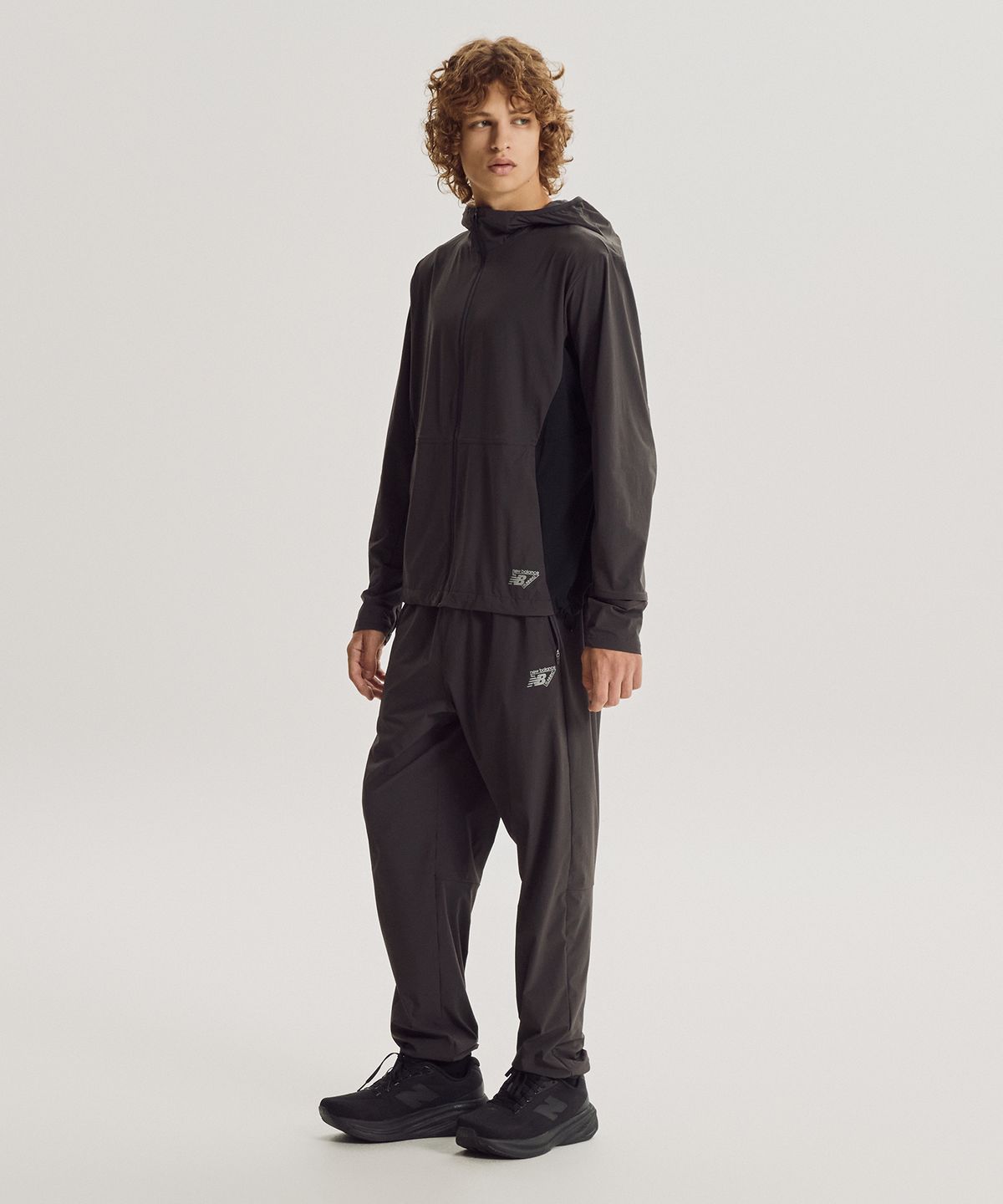 뉴발란스(NEW BALANCE) NBNAG45903 / UNI RC 러닝 바람막이 (D/KHAKI)