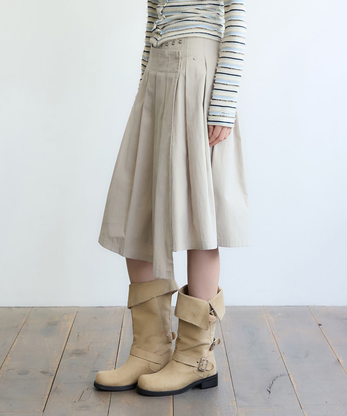 렌세(RENSE) Snap Pleated Wrap Skirt Beige