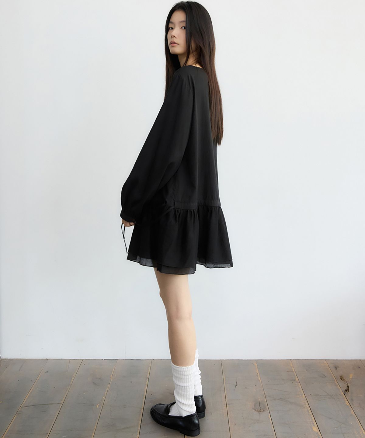 렌세(RENSE) Tuck Line Frill One-Piece Black