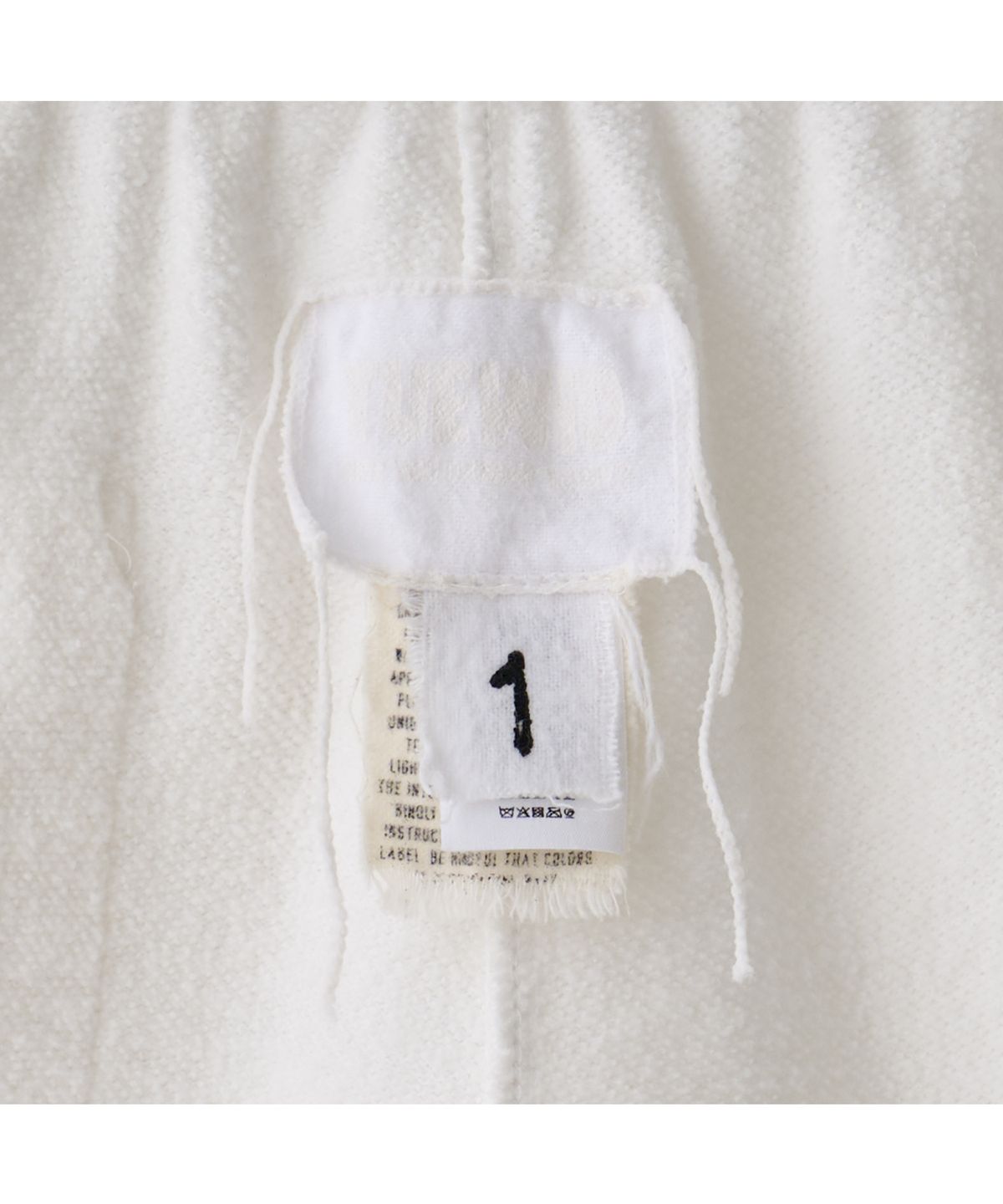 투위드(TUEWID) Tuewid relaxed light fleece sweatshorts in white classic cotton