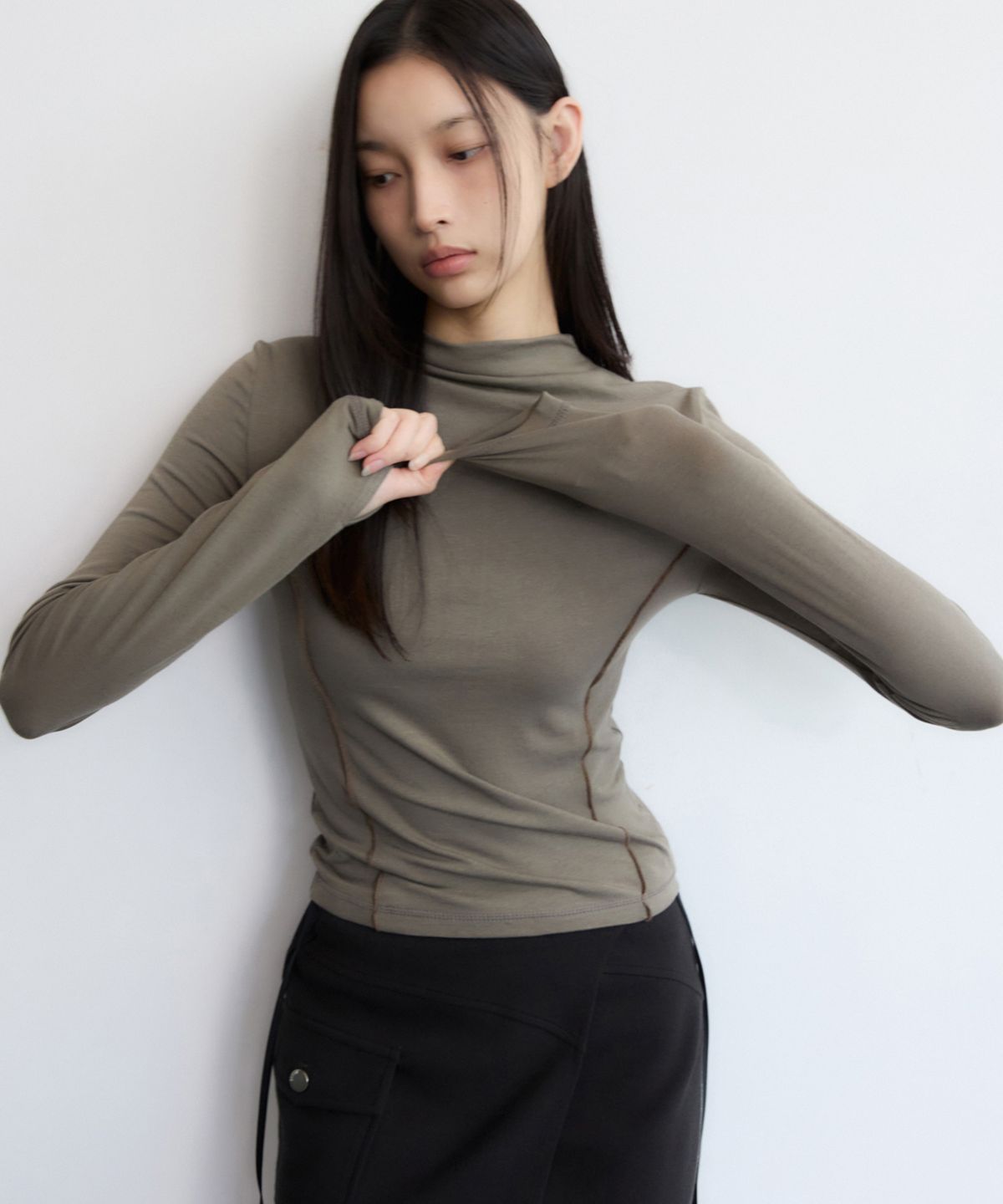 렌세(RENSE) Slim Fit Stitch Mock Neck Tee Khaki