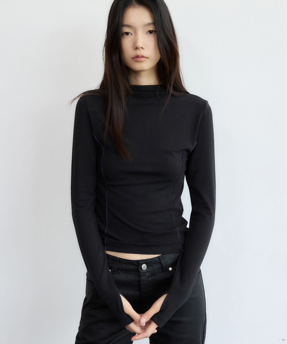 렌세(RENSE) Slim Fit Stitch Mock Neck Tee Black