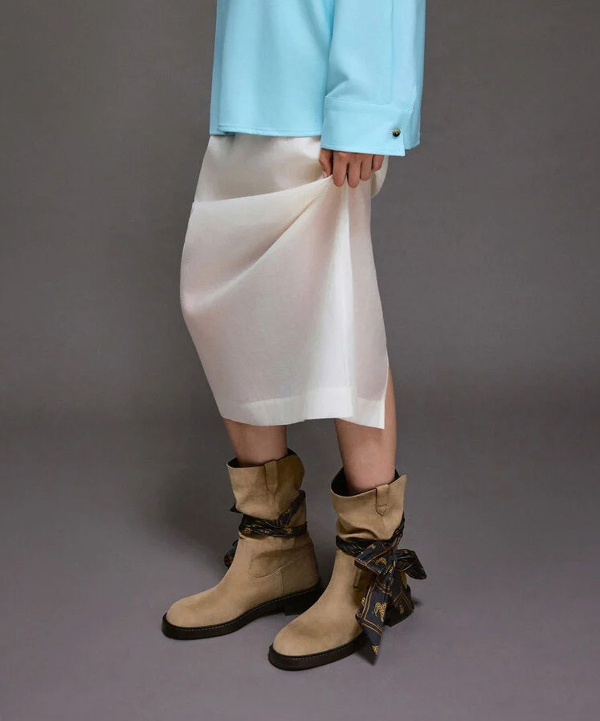 찰스앤키스(CHARLES & KEITH) 인조 스웨이드 프린티드 스카프 카프 부츠 2colors CK1-90380195-1
