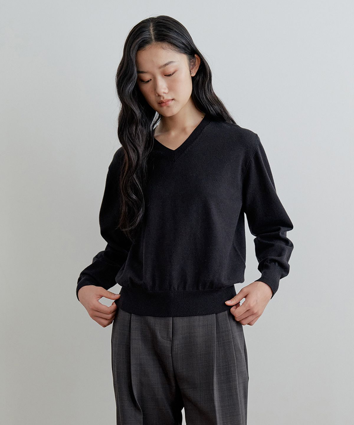 비올셋(BE ALL SET) Essentials V-neck Knit_Black