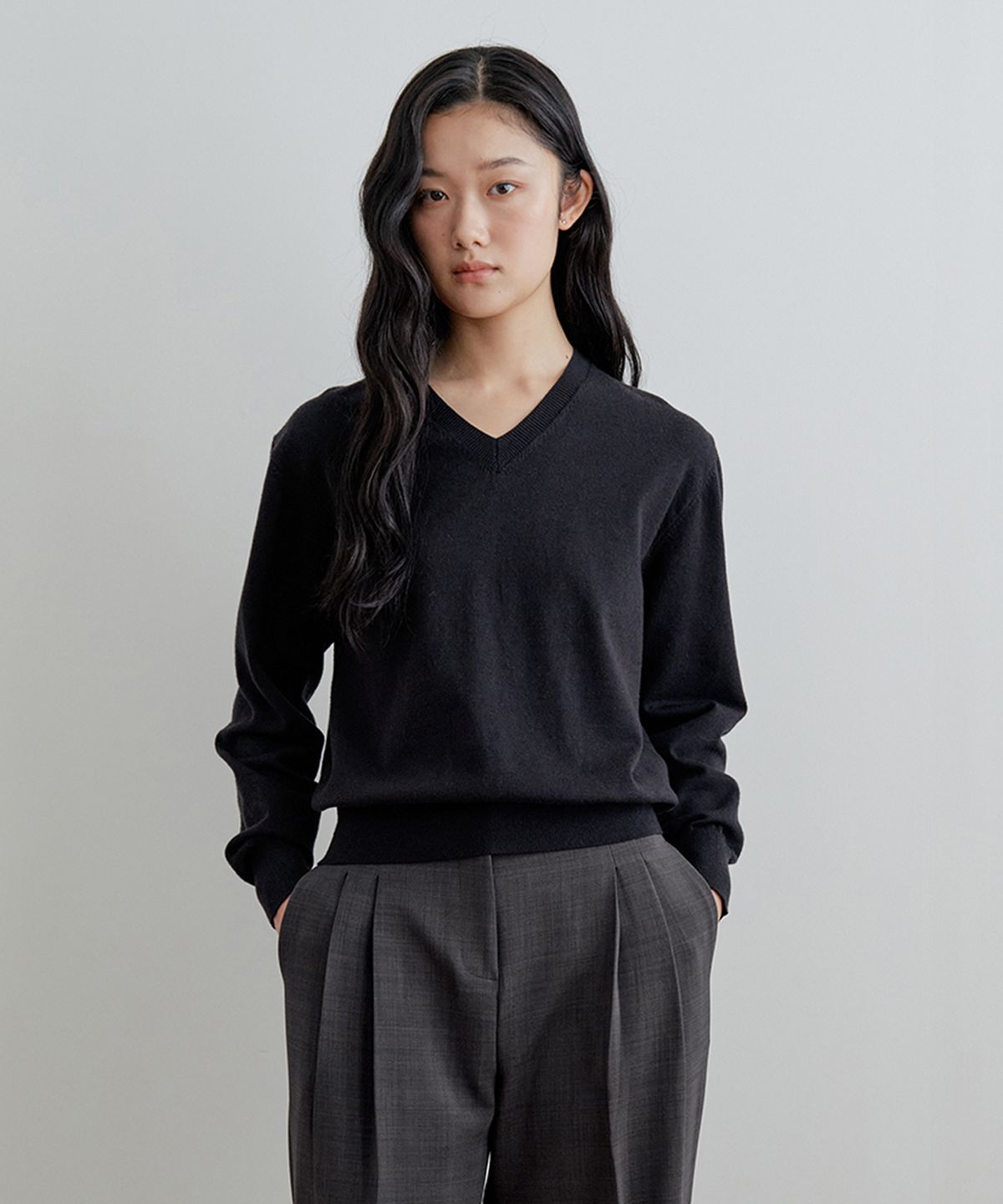 비올셋(BE ALL SET) Essentials V-neck Knit_Black