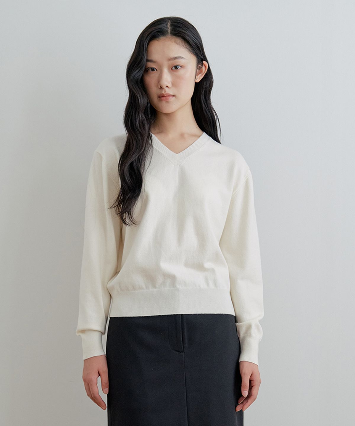 비올셋(BE ALL SET) Essentials V-neck Knit_Ivory
