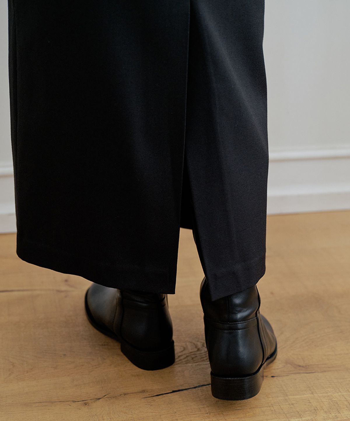 비올셋(BE ALL SET) Standard-Fit Wool Skirt_Black