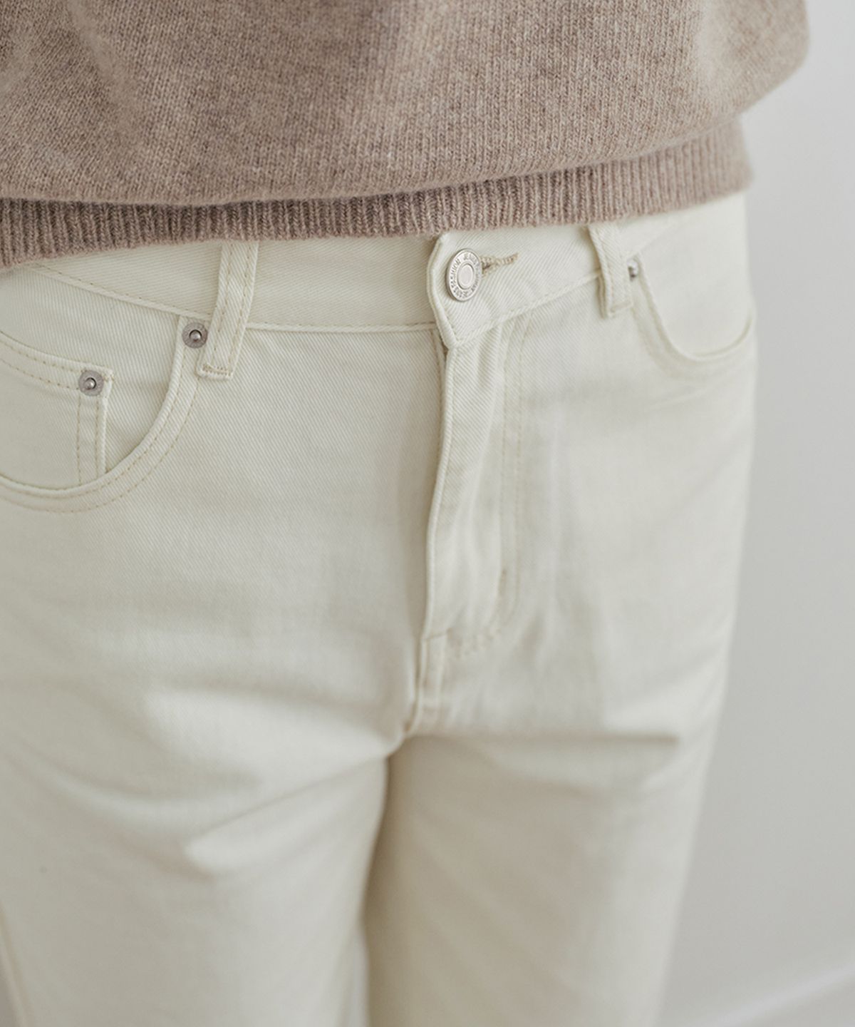 비올셋(BE ALL SET) Straight-Fit Denim Pants_Cream