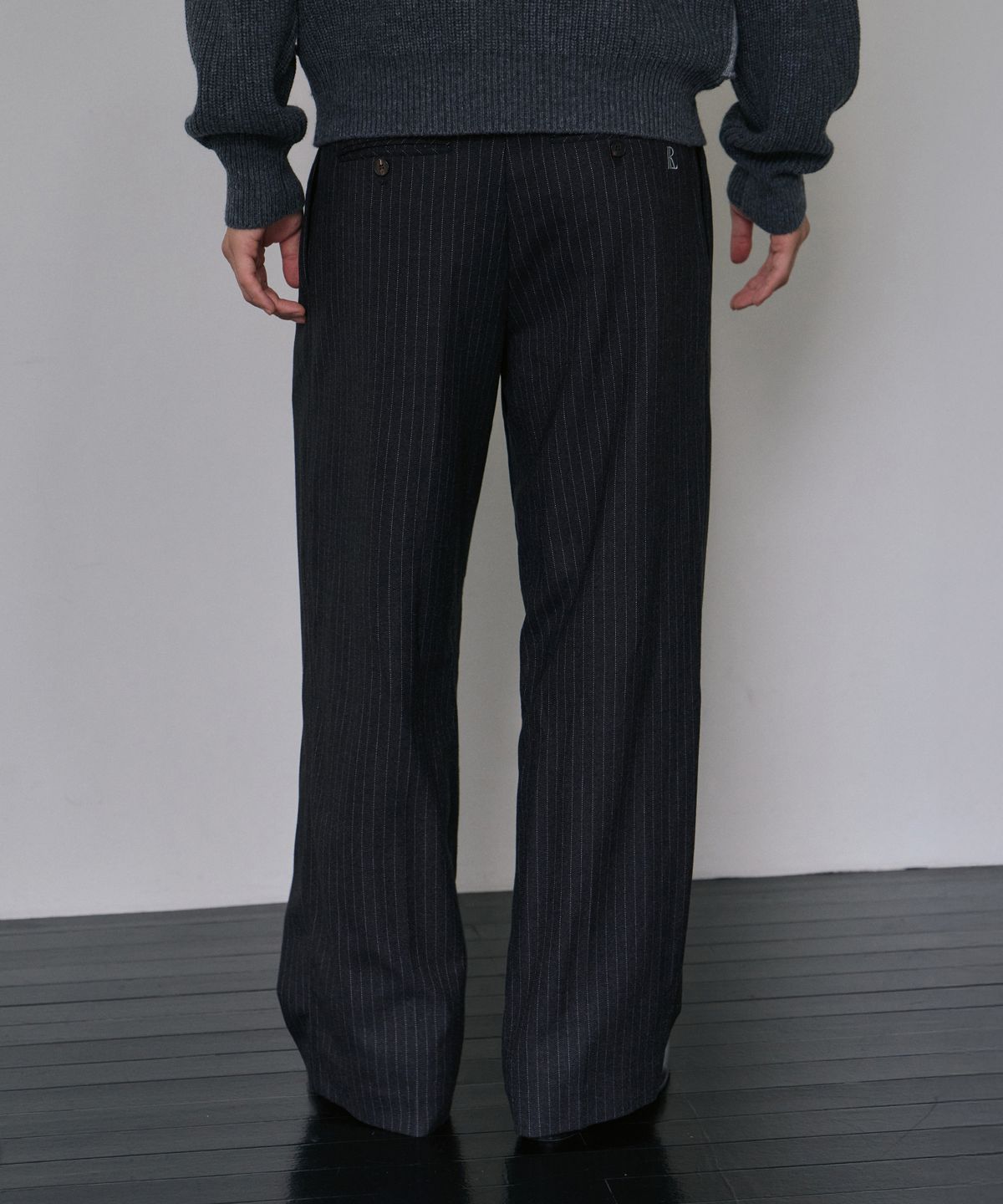 로랑서울(LAURANTSEOUL) Belted two tuck stripe wide slacks(Charcoalstripe)