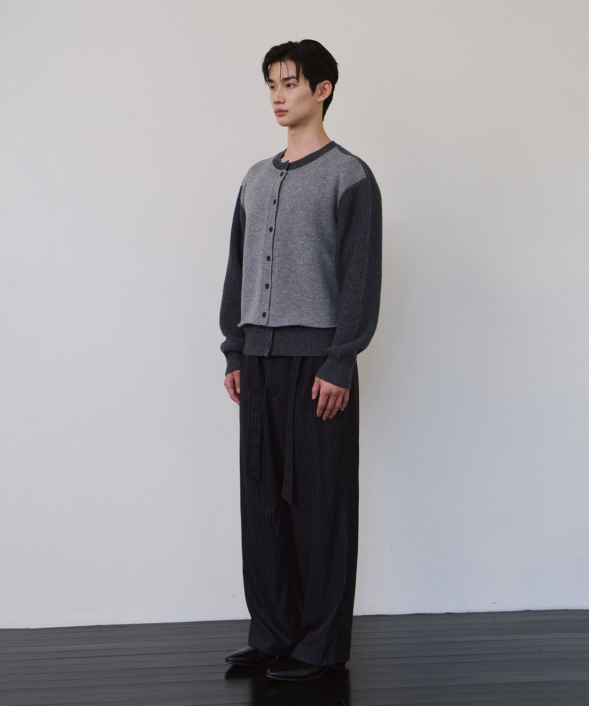 로랑서울(LAURANTSEOUL) Belted two tuck stripe wide slacks(Charcoalstripe)