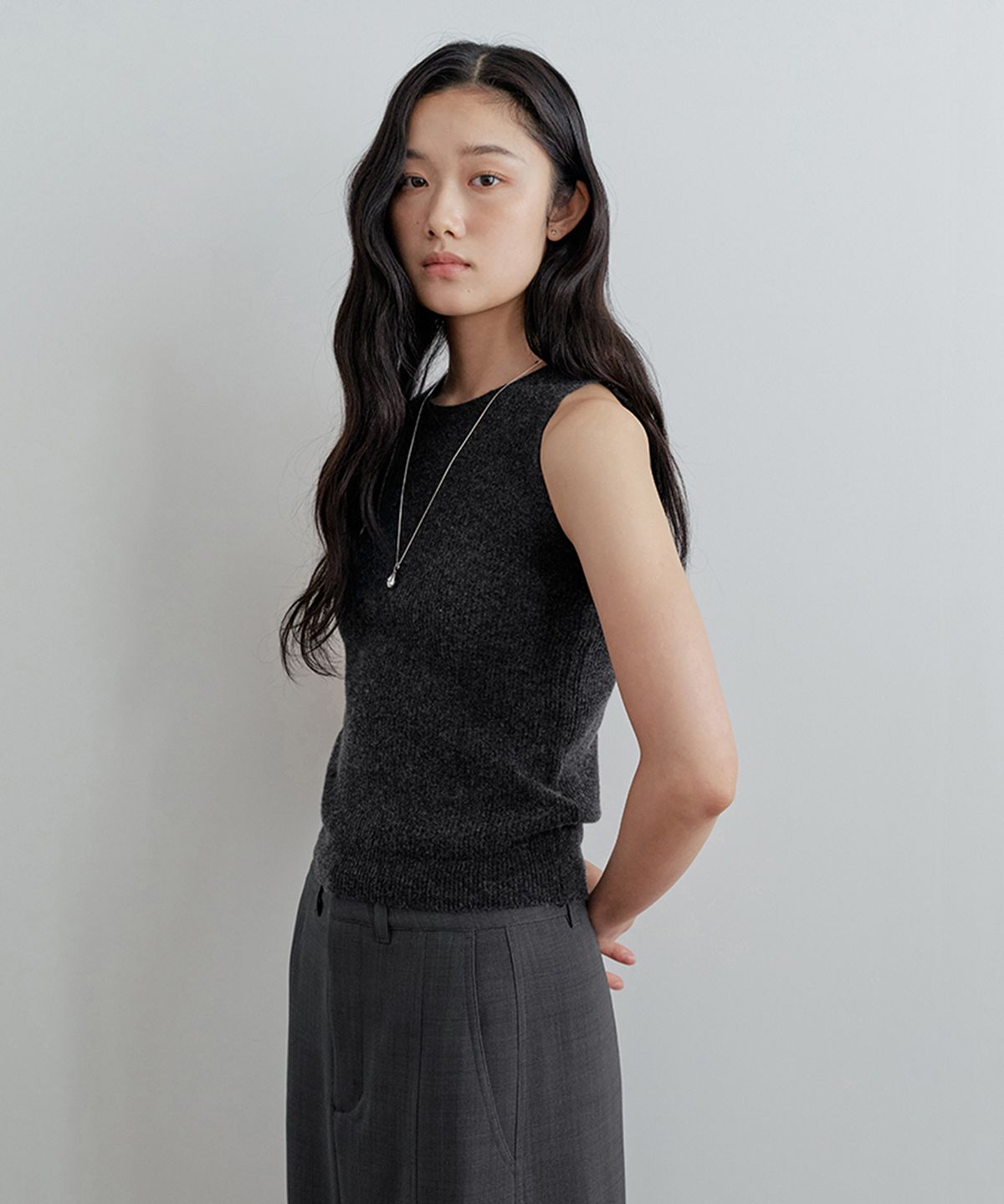 비올셋(BE ALL SET) Merino Wool Knit Sleeveless_Charcoal