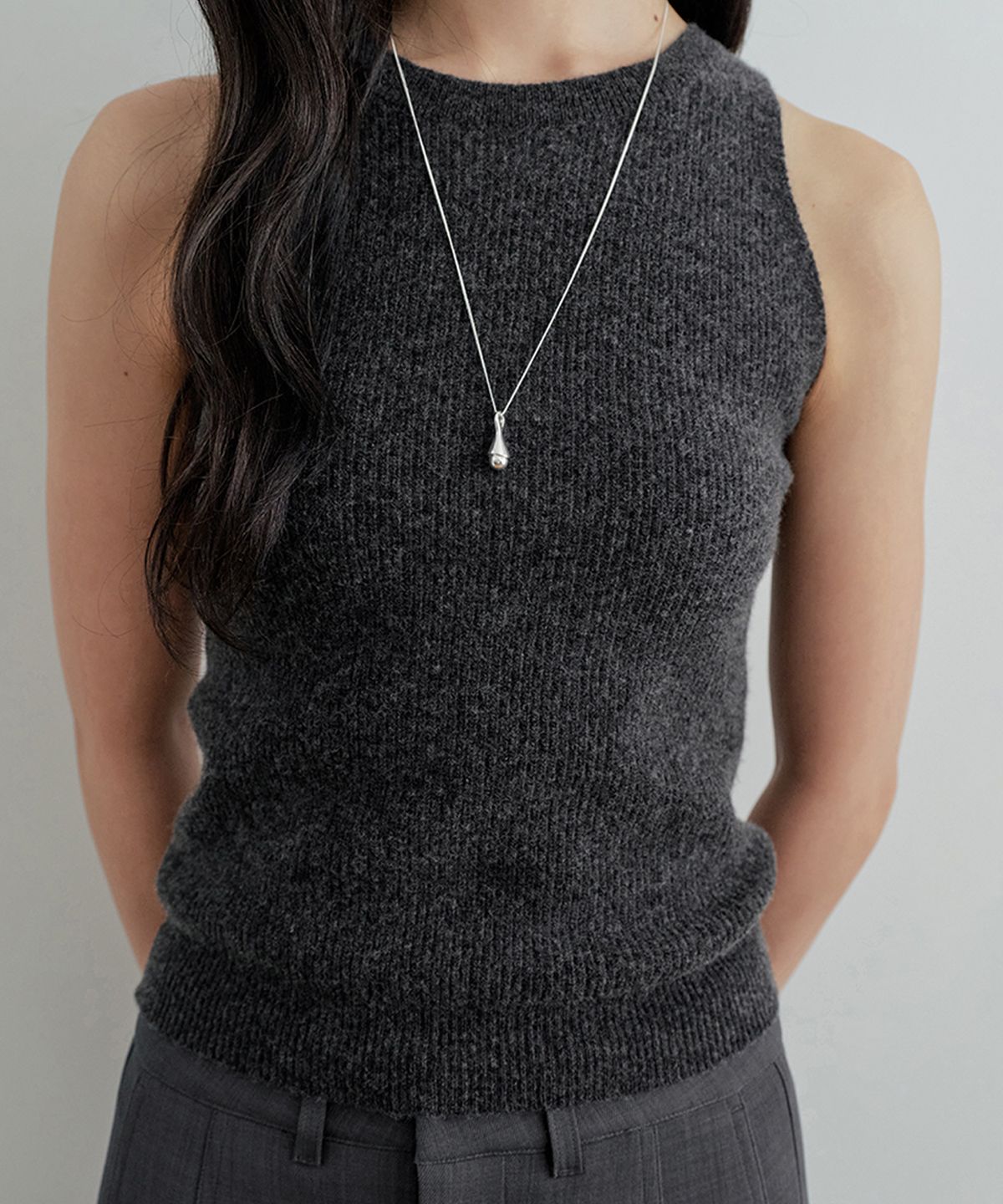 비올셋(BE ALL SET) Merino Wool Knit Sleeveless_Charcoal
