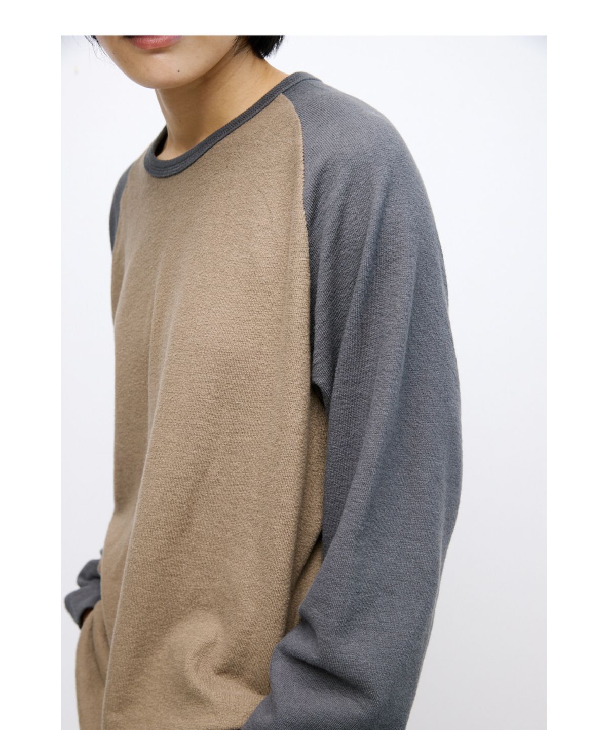 해칭룸(HATCHINGROOM) Raglan Tee Moss Charcoal/Desert