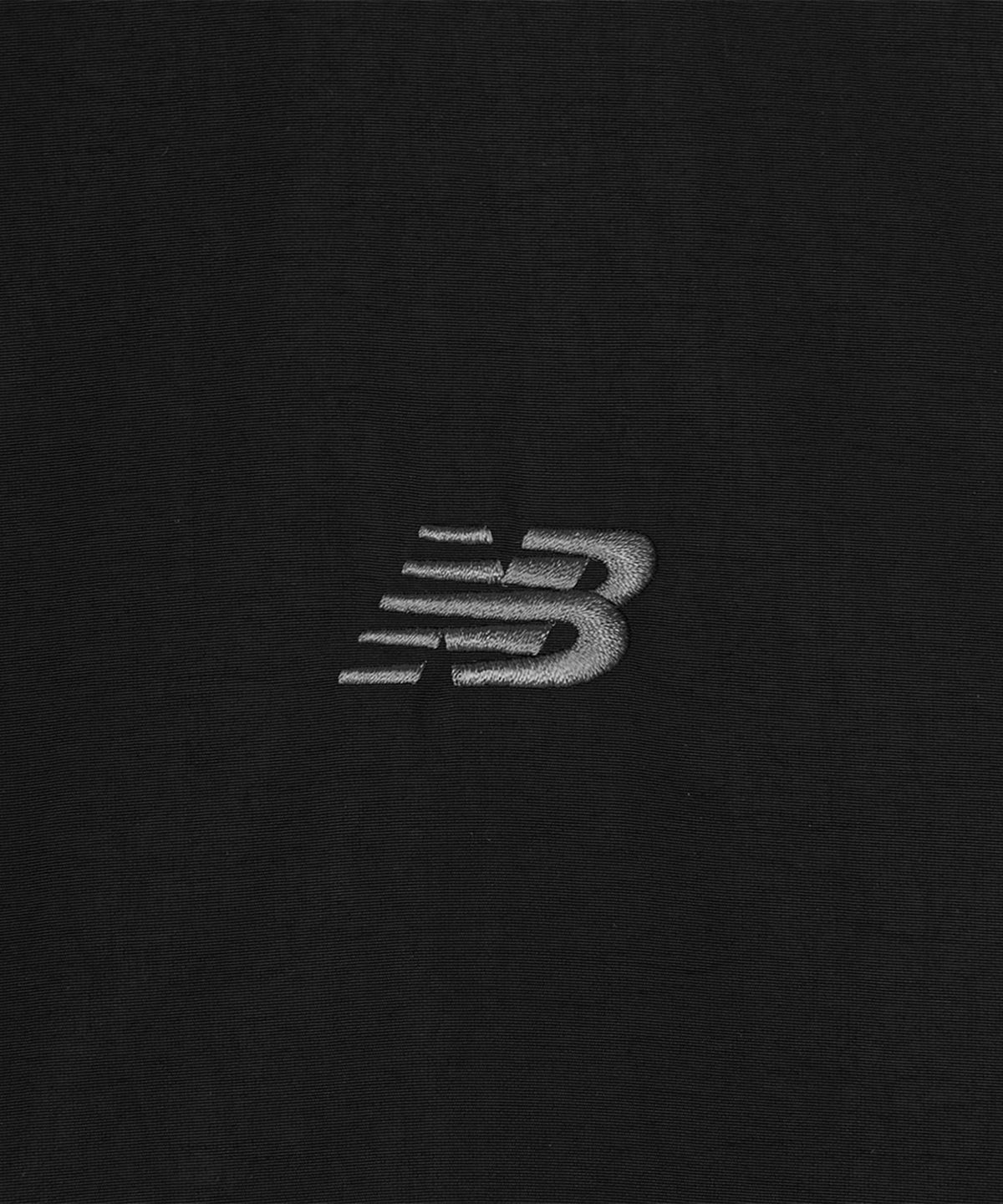 뉴발란스(NEW BALANCE) NBNAGCO303 / UNI 에센셜 스탠넥 우븐자켓 (BLACK)