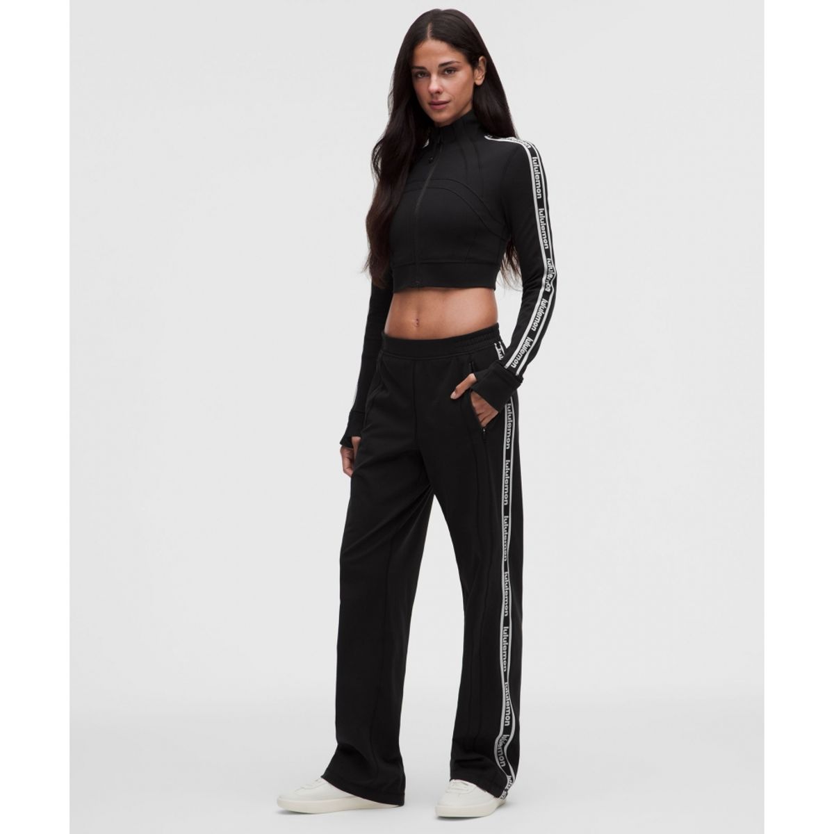 룰루레몬(LULULEMON) 디파인 Luon 크롭 트랙 재킷 *워드마크  BLK LTIV