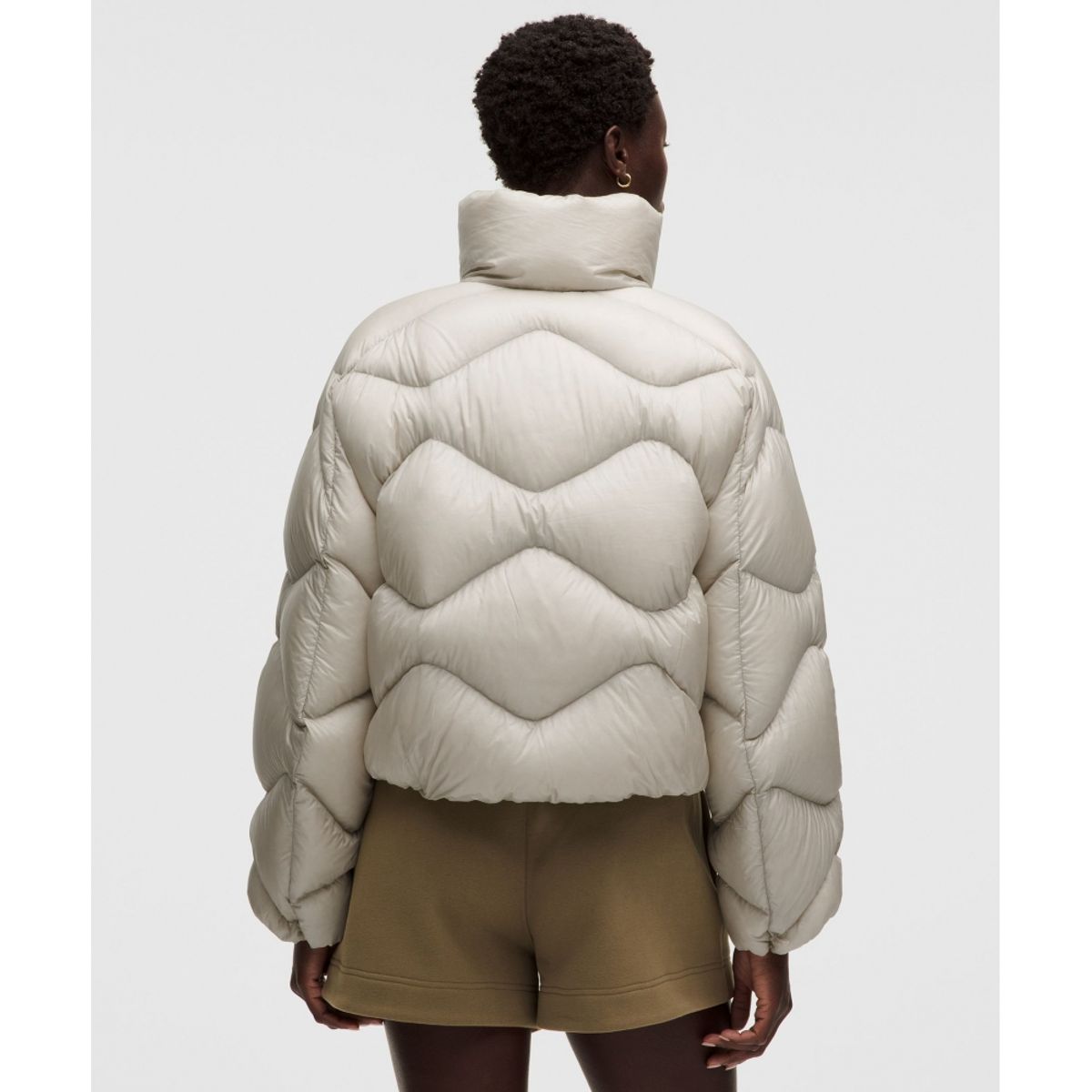 룰루레몬(LULULEMON) 우먼스 페더웨이트 크롭 퀼티드 푸퍼  GREH