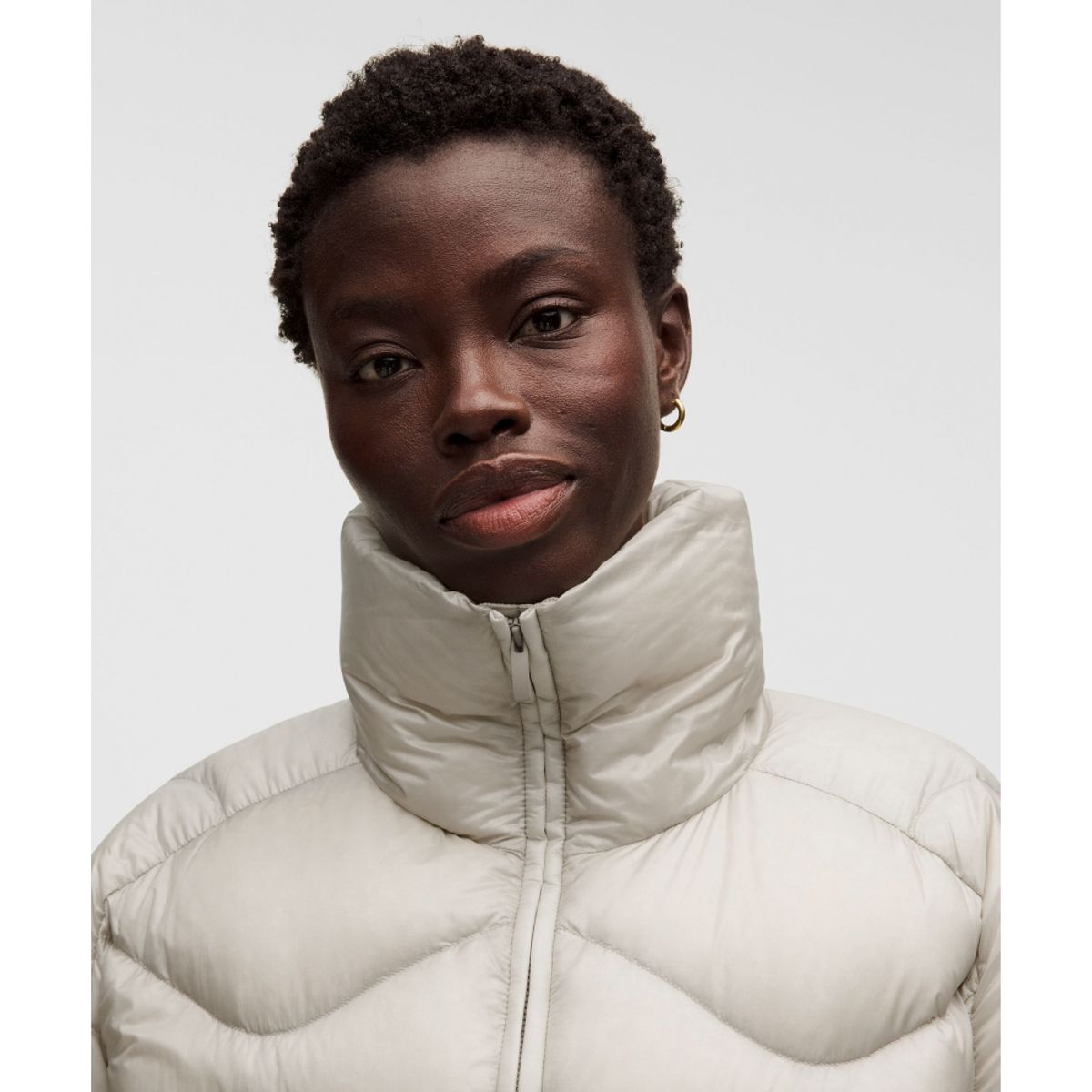 룰루레몬(LULULEMON) 우먼스 페더웨이트 크롭 퀼티드 푸퍼  GREH
