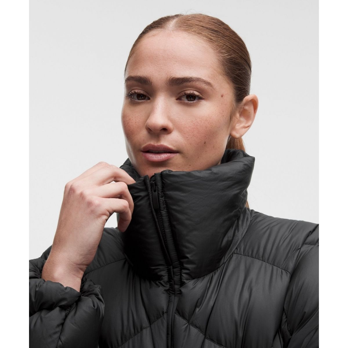 룰루레몬(LULULEMON) 우먼스 페더웨이트 크롭 퀼티드 푸퍼  BLK