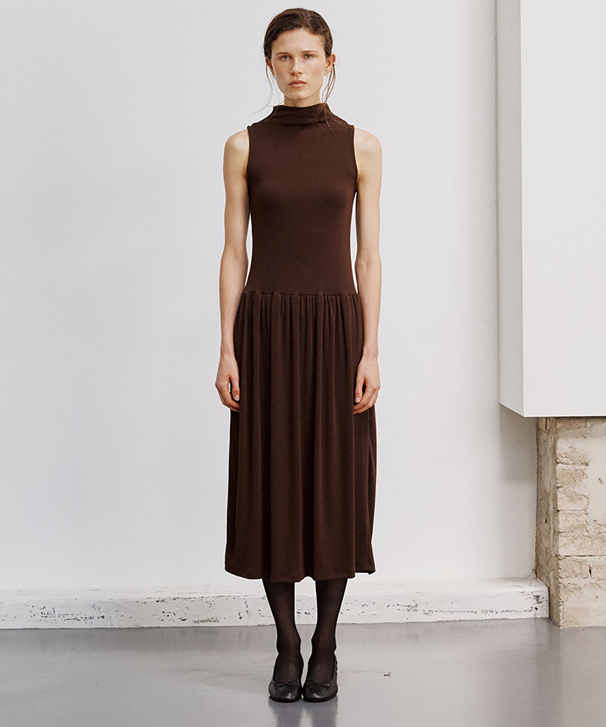 노우드(NOEUD) DR011 Drop-Waist Shirring Dress (Brown)