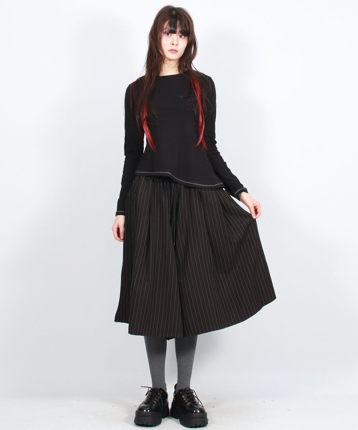 드마크(DEMARC) wide two tuck stripe bumuda skirt - Black