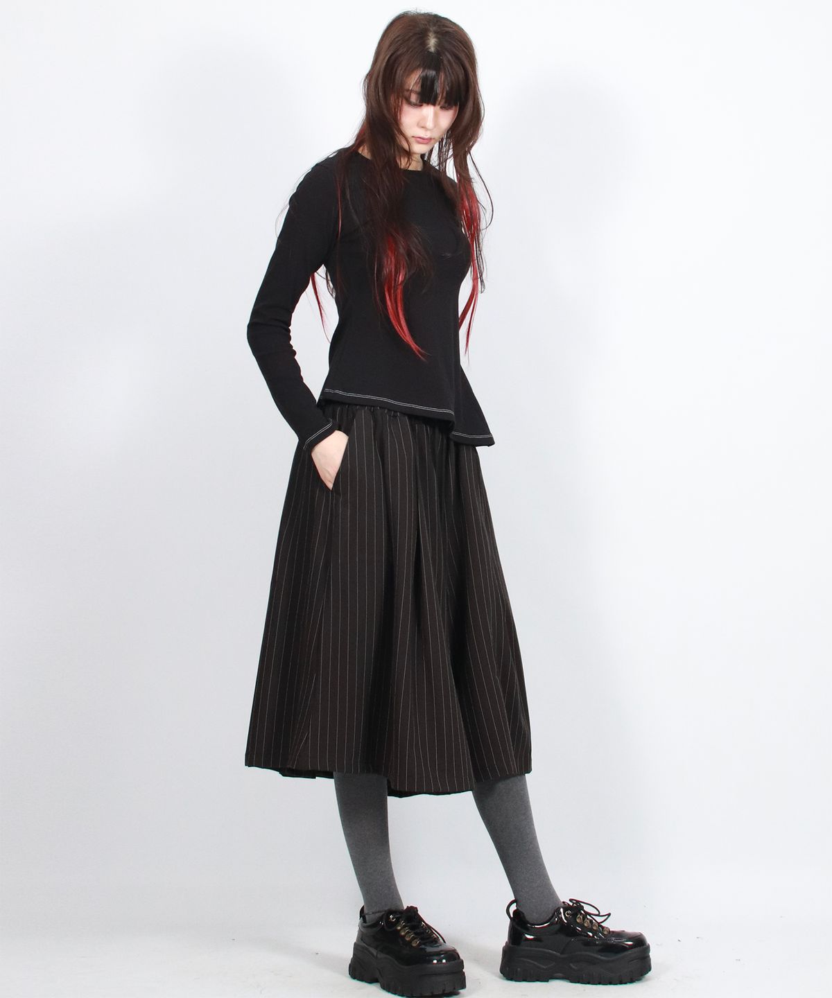 드마크(DEMARC) wide two tuck stripe bumuda skirt - Black