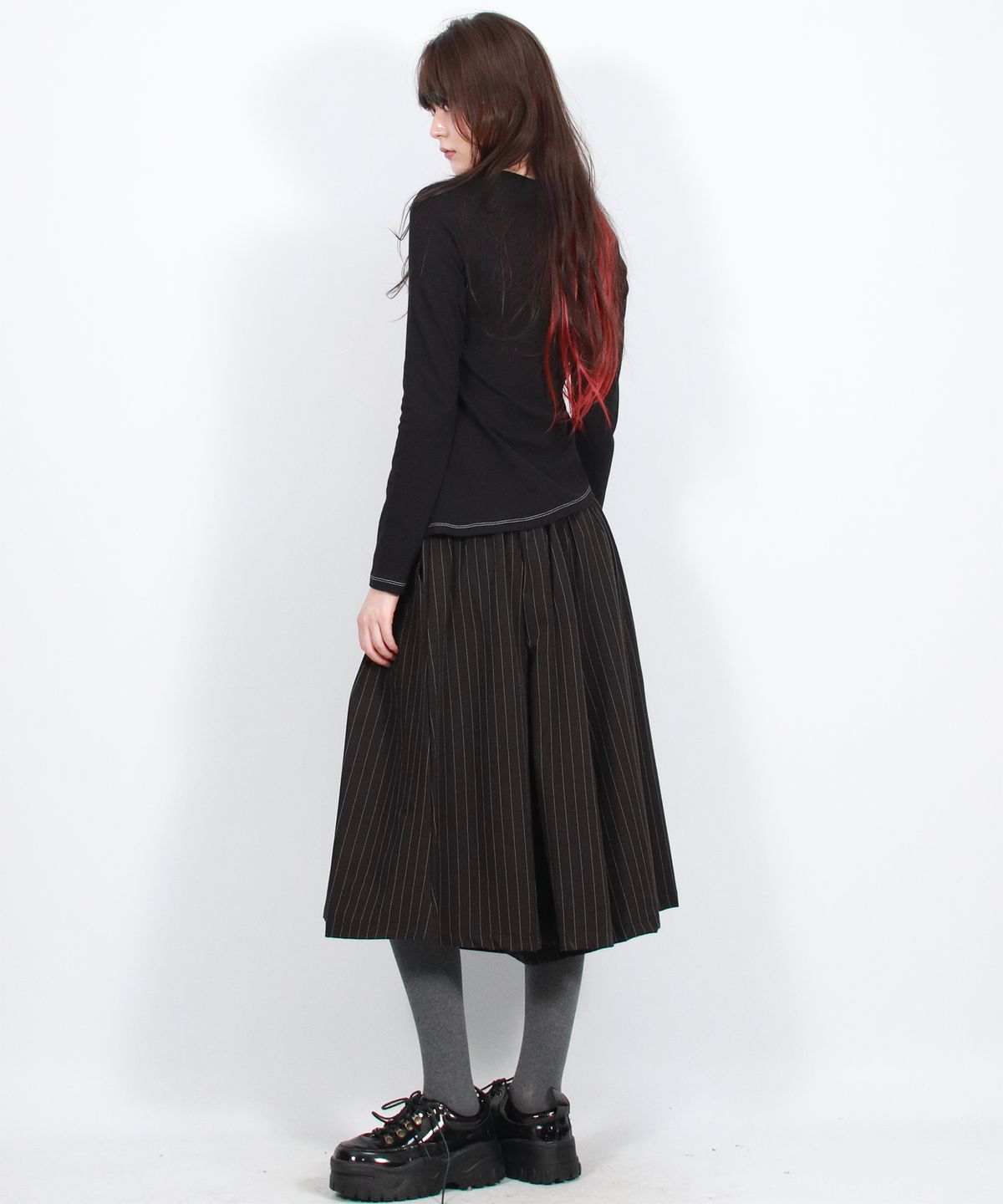 드마크(DEMARC) wide two tuck stripe bumuda skirt - Black