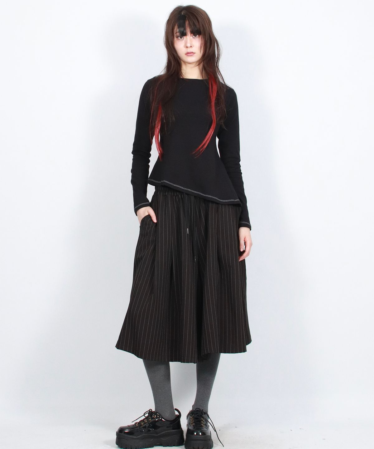 드마크(DEMARC) wide two tuck stripe bumuda skirt - Black