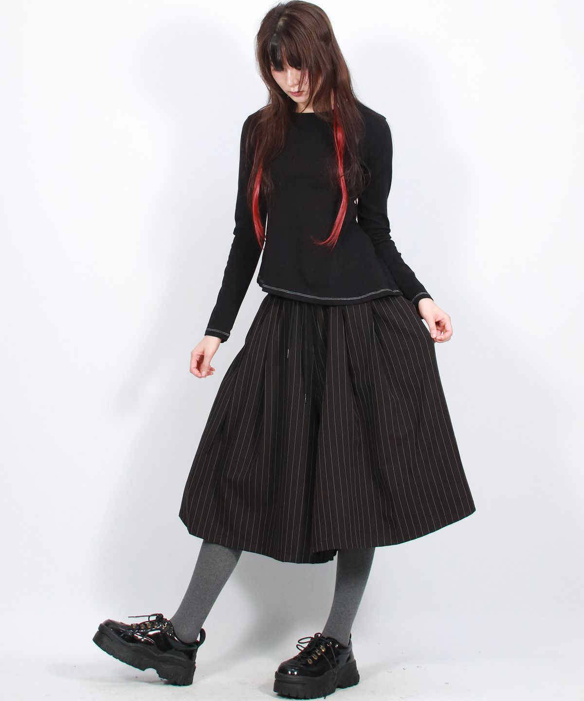 드마크(DEMARC) wide two tuck stripe bumuda skirt - Black