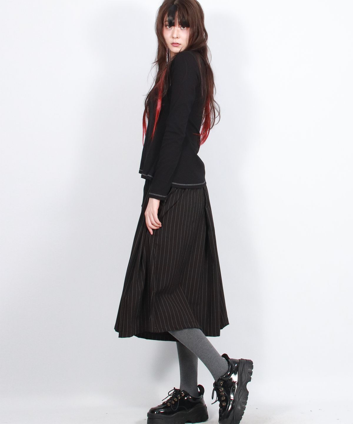 드마크(DEMARC) wide two tuck stripe bumuda skirt - Black
