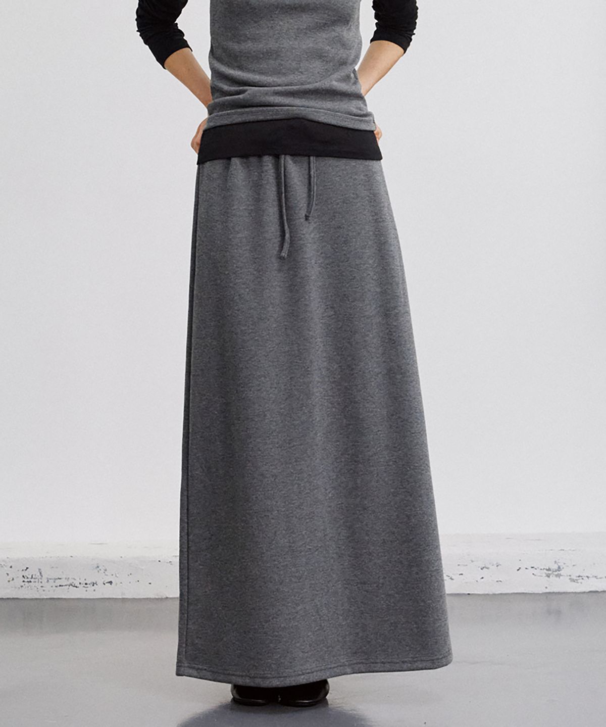 노우드(NOEUD) SK016 Relaxed Slit Banding Skirt (Charcoal)