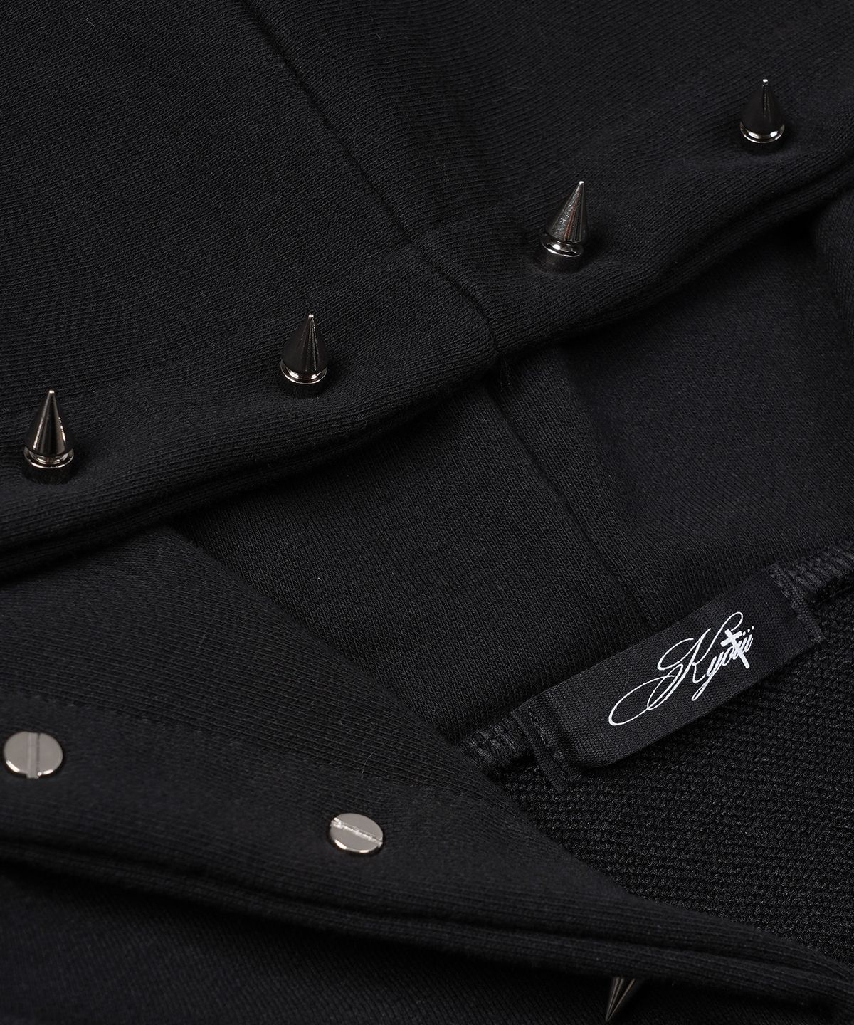 쿄이(KYOIII) PATCH STUDDED HOOD ZIP-UP (BLACK)
