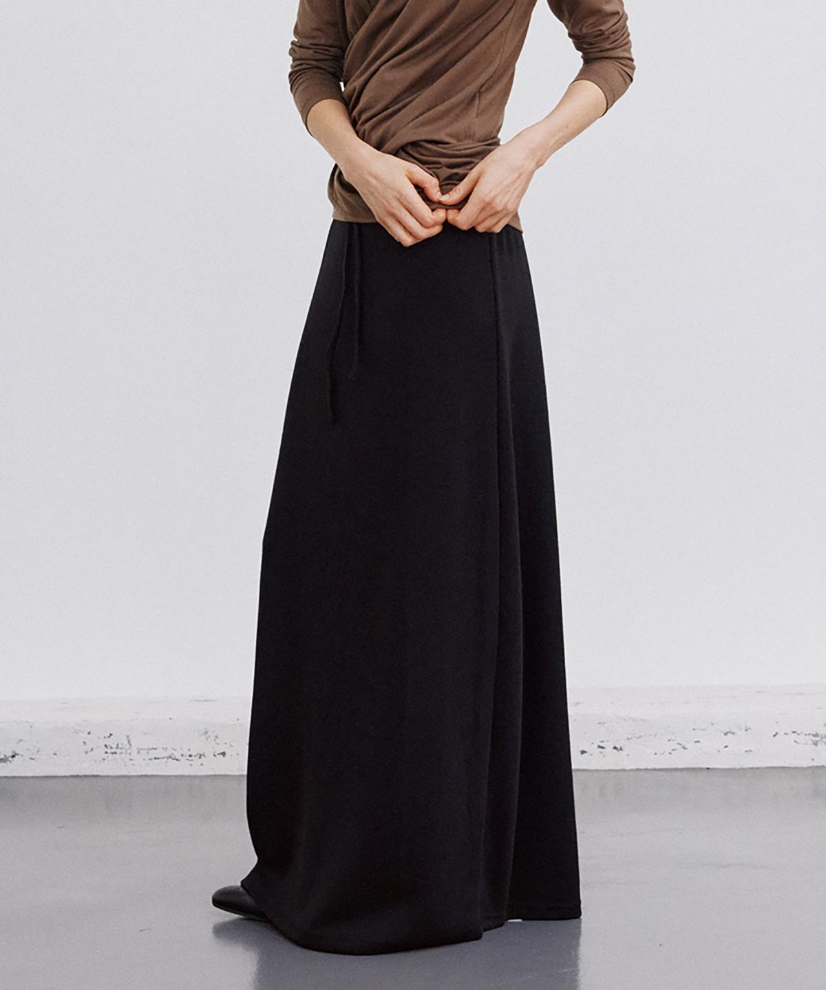 노우드(NOEUD) SK016 Relaxed Slit Banding Skirt (Black)