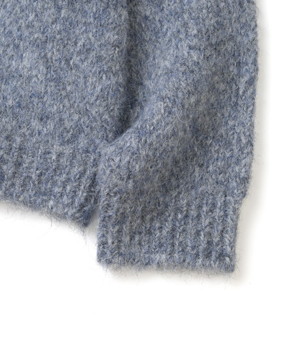 니티드(KNITTED) (UNISEX)부클 래글런 크롭 라운드 니트 CLOUD BLUE