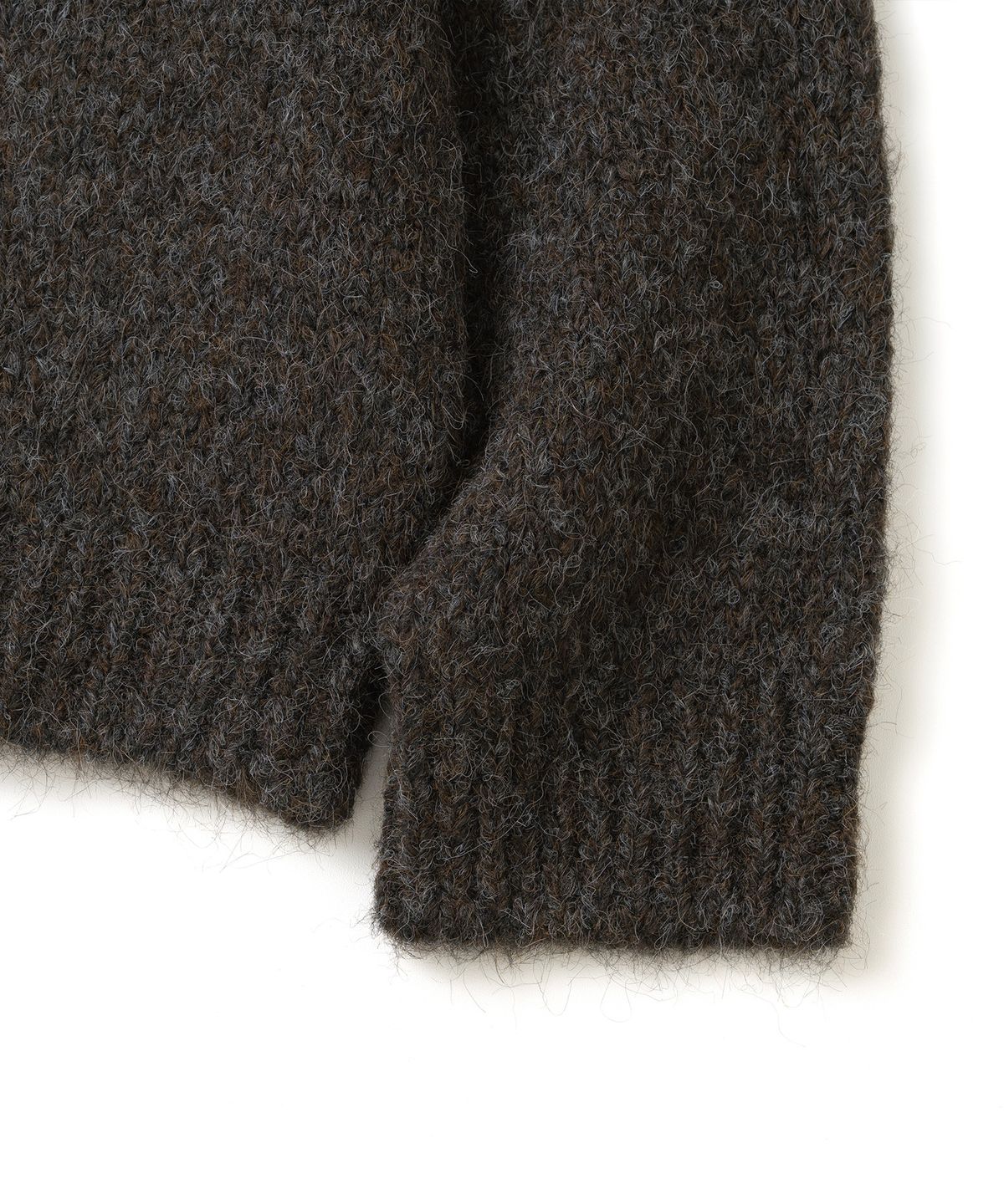 니티드(KNITTED) (UNISEX)부클 래글런 크롭 라운드 니트 BROWN