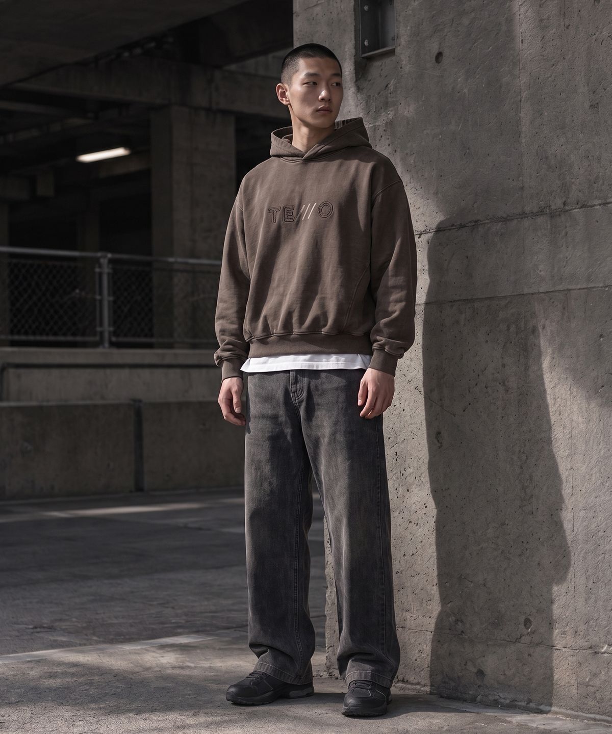 테노(TENO) 공용 아플리케 크롭 후드티셔츠_200(17590-031-808-69)