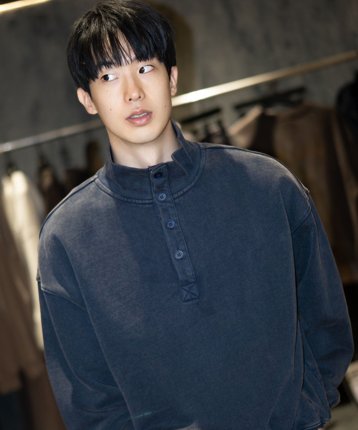 테노(TENO) 공용 버튼넥 크롭 맨투맨_275(17590-031-810-69)