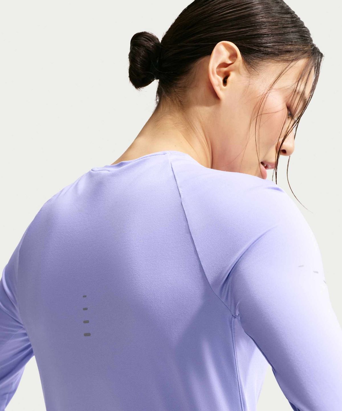 나이키(NIKE) 스위프트 드라이 핏 UV 긴소매 크루넥 러닝 탑 W - 퍼플 펄스 / HQ0504-580