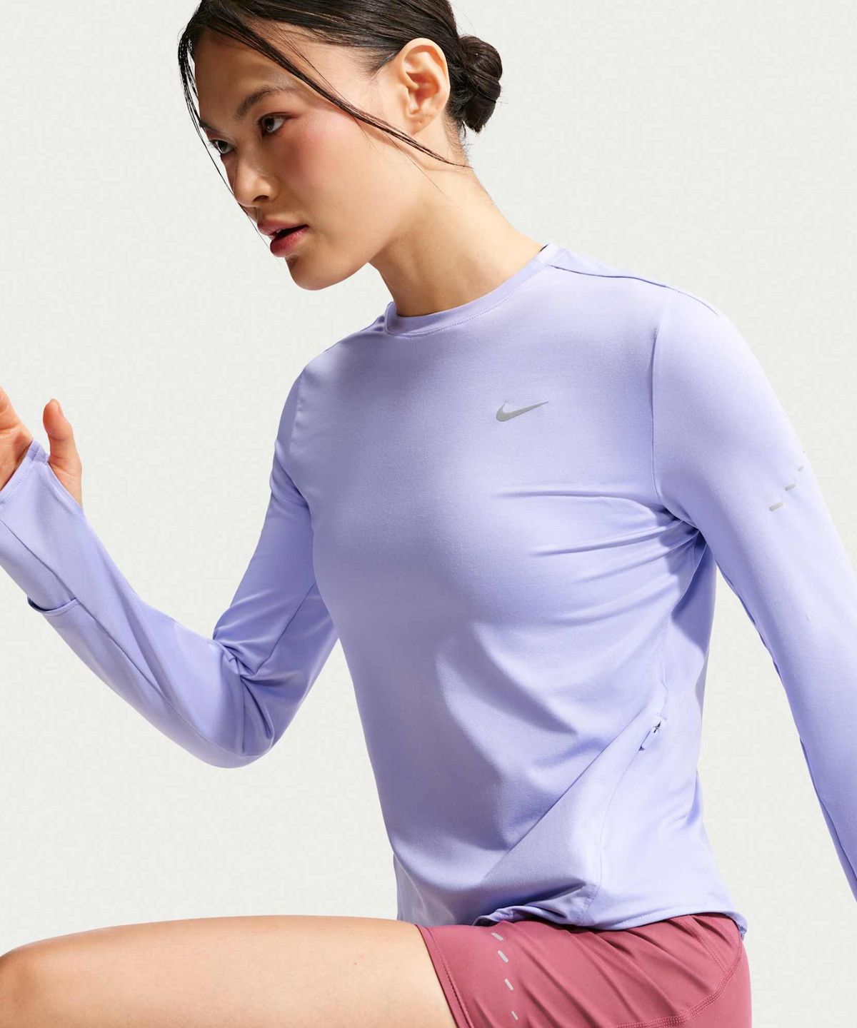 나이키(NIKE) 스위프트 드라이 핏 UV 긴소매 크루넥 러닝 탑 W - 퍼플 펄스 / HQ0504-580