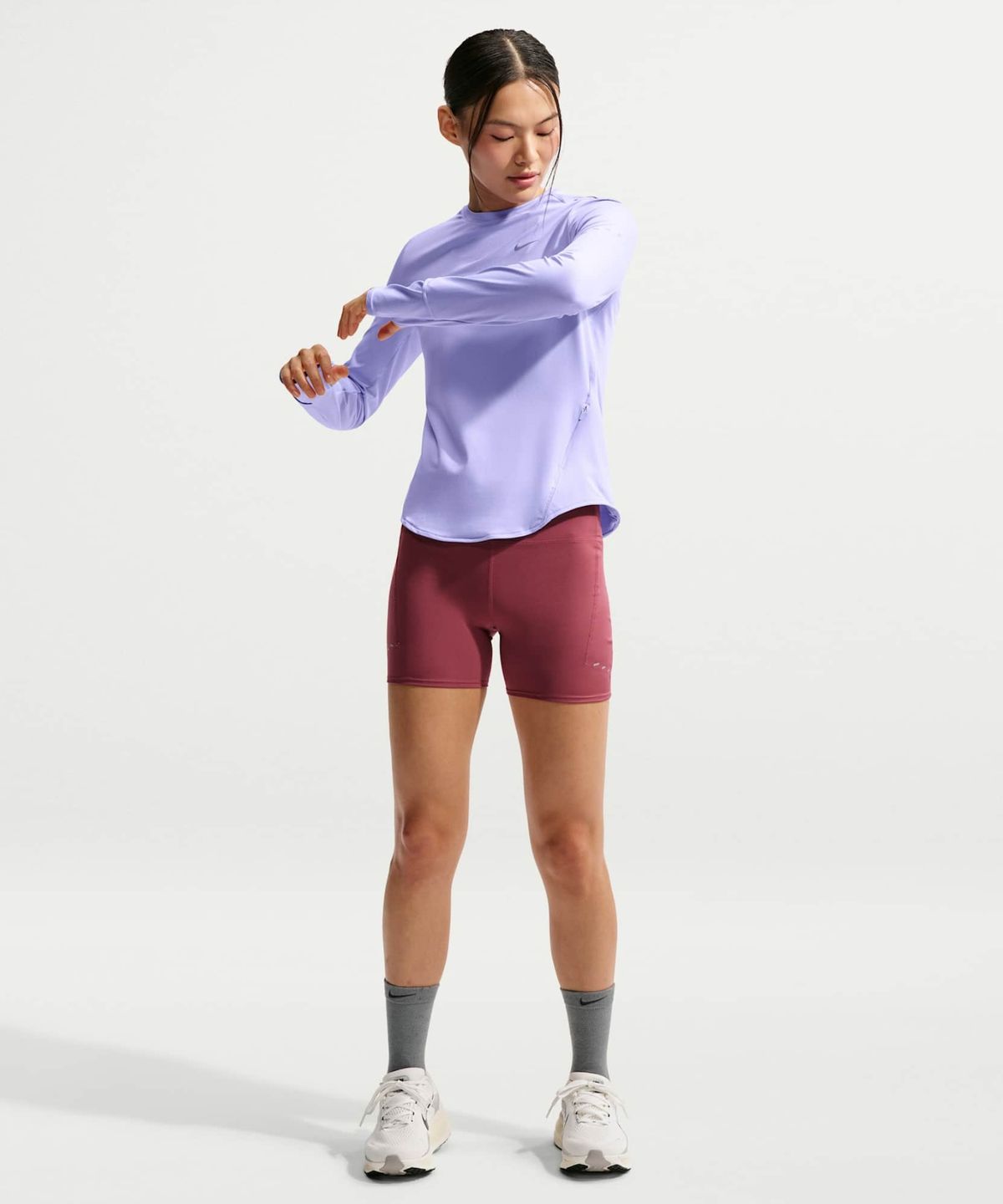 나이키(NIKE) 스위프트 드라이 핏 UV 긴소매 크루넥 러닝 탑 W - 퍼플 펄스 / HQ0504-580