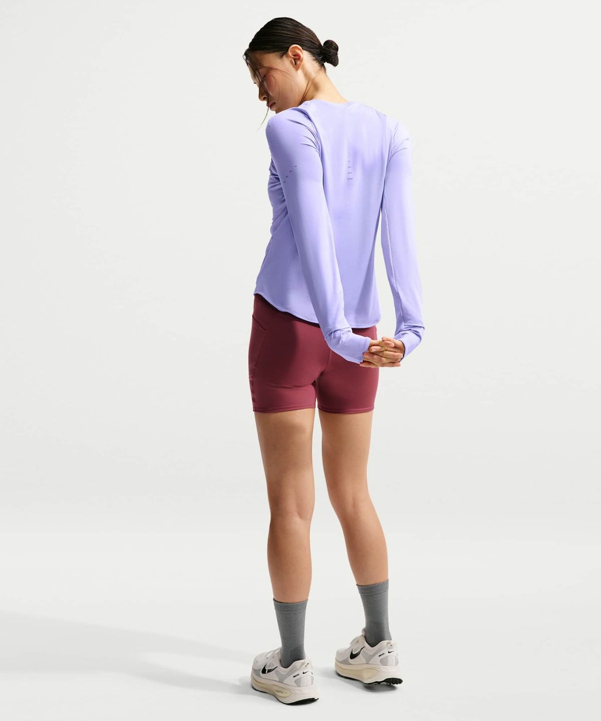 나이키(NIKE) 스위프트 드라이 핏 UV 긴소매 크루넥 러닝 탑 W - 퍼플 펄스 / HQ0504-580