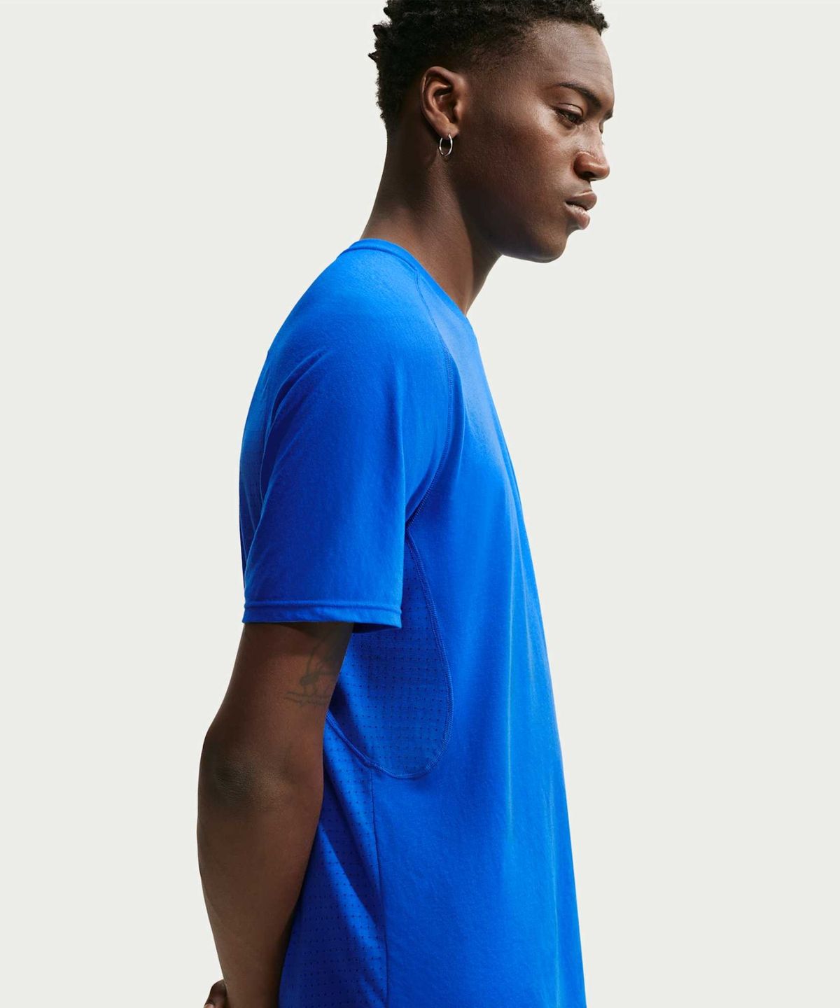 나이키(NIKE) ACG 솔라 체이스 드라이 핏 ADV 트레일 러닝 탑 M - 하이퍼 로얄:서밋 화이트 / IO9677-405