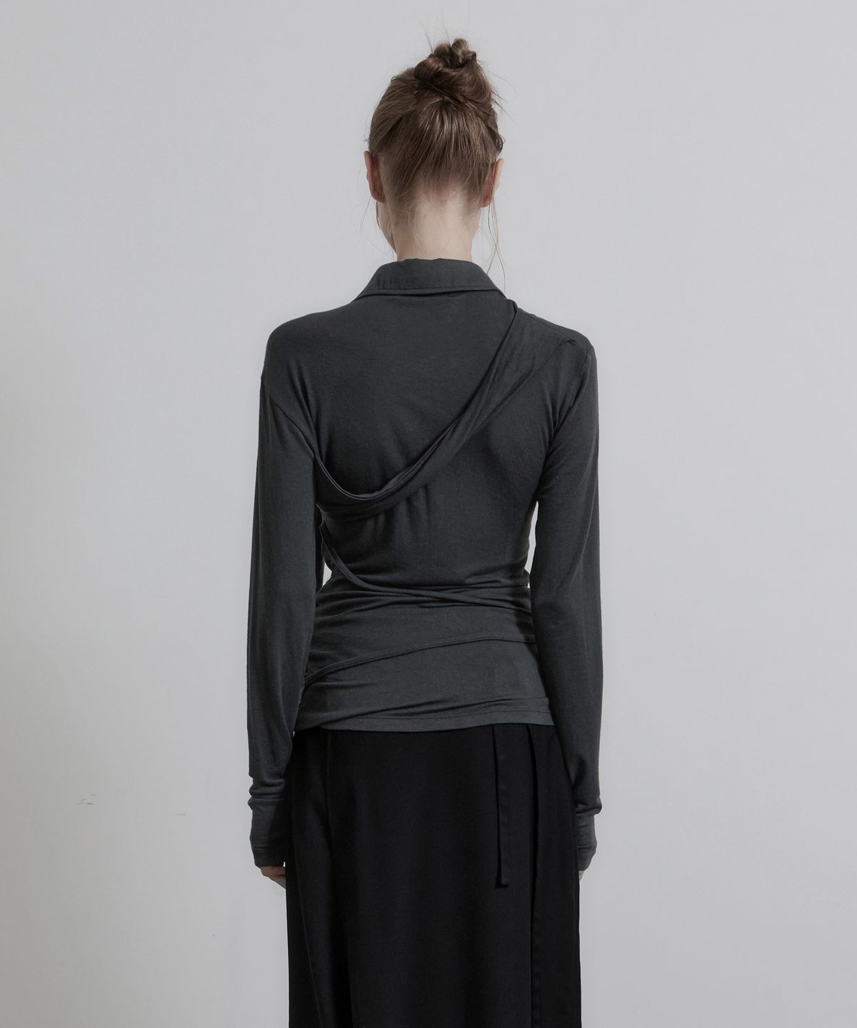 진주유즈(JINJUSE) KNOT VEIL TOP [CHARCOAL]