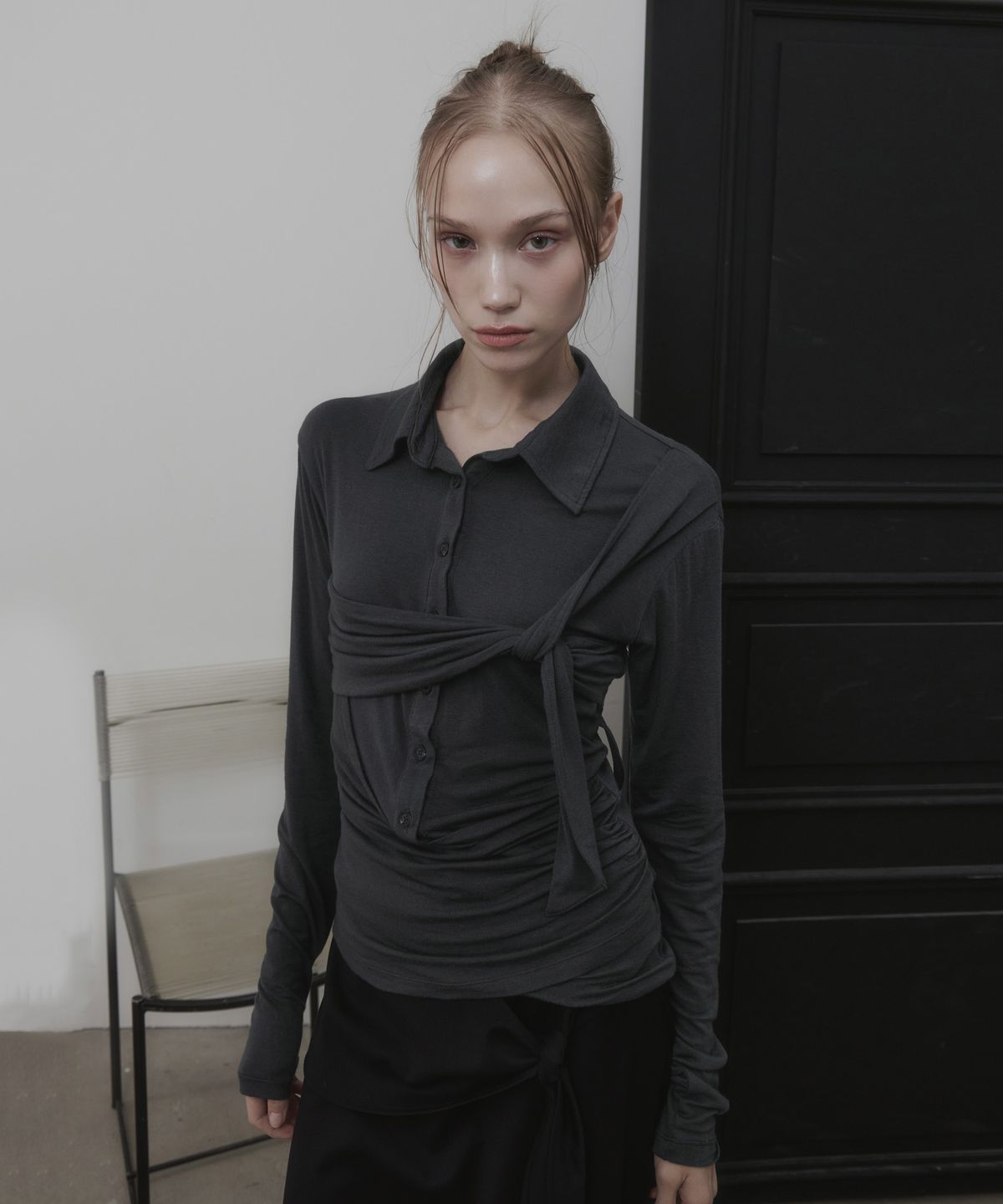 진주유즈(JINJUSE) KNOT VEIL TOP [CHARCOAL]