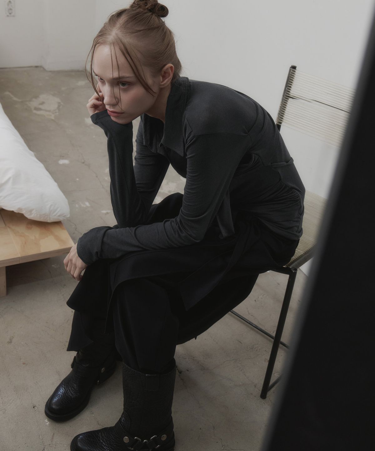 진주유즈(JINJUSE) KNOT VEIL TOP [CHARCOAL]
