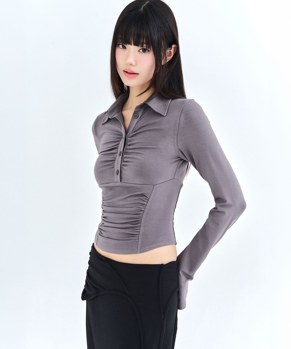리메크(LIEMÉQUE) 커브라인 카라 셔링 롱슬리브 차콜